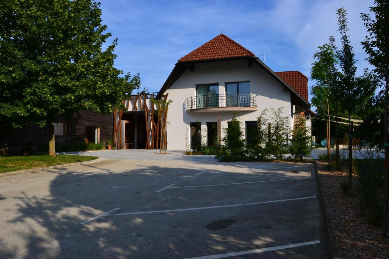 Hotel Rakar Trebnje Exterior foto